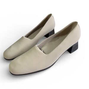 Munro American Jazz Oyster Fabric Stretch Pump 10M Loafer